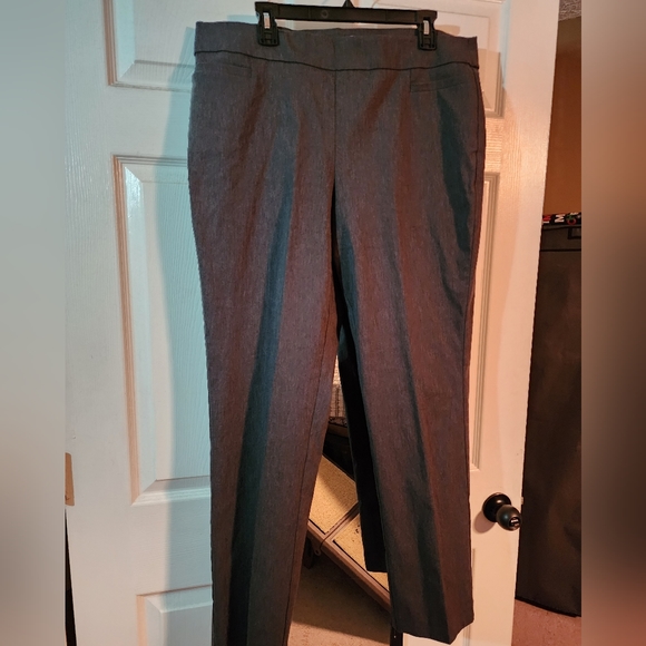 Liz Claiborne straight leg slacks - Picture 2 of 3